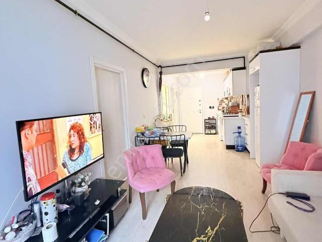 Metrobüse Yakın 2+1 Kiracılı 3.katta Satılık Daire