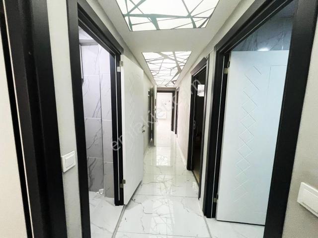 Metrobüse Yakın Acil Satılık Tek Daire Üzeri 3+1 Ara Kat Daire