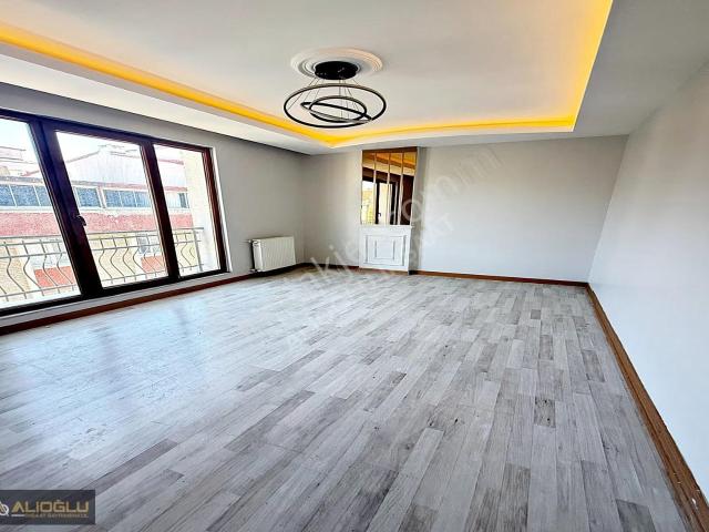 Metrobüse Yakın Masrafsız Balkonlu 2+1 Arakat Daire