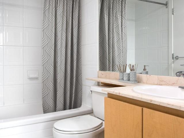 Metropolitan Towers 1 Bedroom Apartment for Rent at 930 Seymour St, Vancouver, BC V6B 1B4 Downtown Vancouver