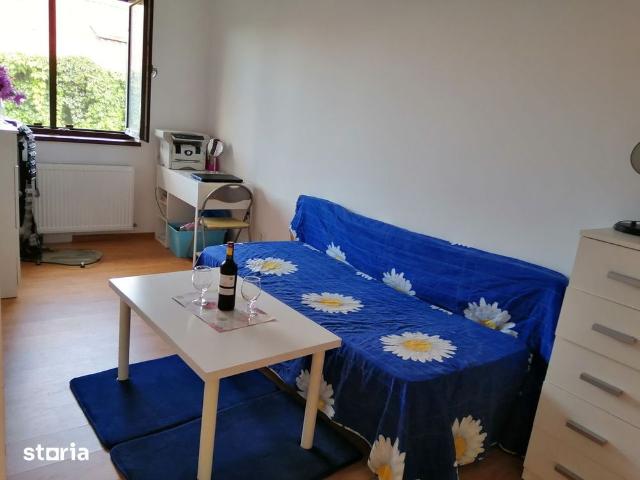 Metrou ap.2 camere in vila,aer cond.parcare,zona verde,liniste,privat