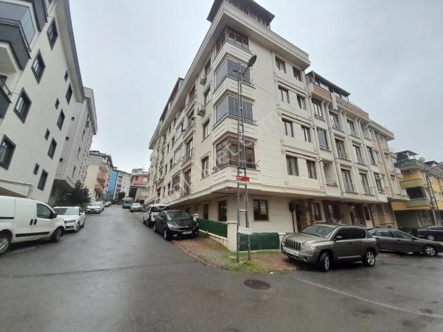 Metroya Ve Avm Ye Yakın Ayrı Mutfaklı Kiralık 1+1 Yüksek Giriş