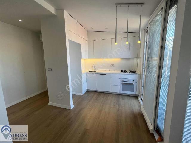 Metroya Yürüme Mesafesinde 1+1 Kiralık Çatı Teraslı Sıfır Daire