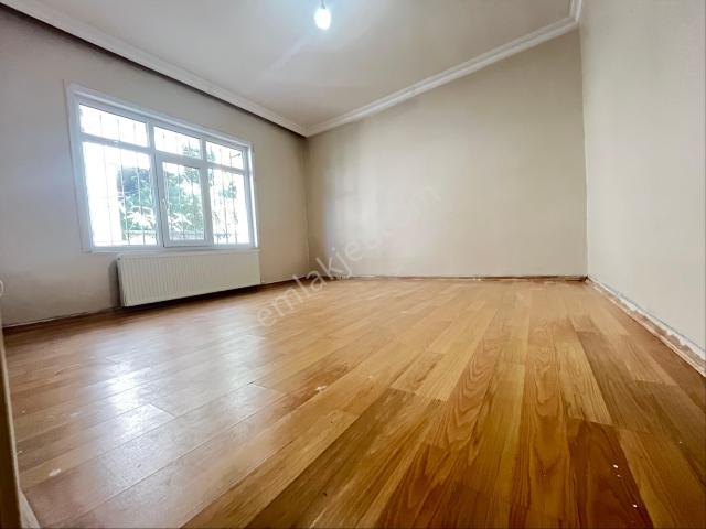 Metroya Yürüme Mesafesinde Müstakil Binada Bahçe Katı Balkonlu Kiralık Daire