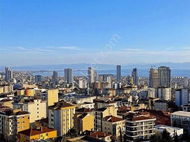 Metroya Yakın Havuzlu Güvenlikli Aile Sitesinde 2 Banyolu 3+1