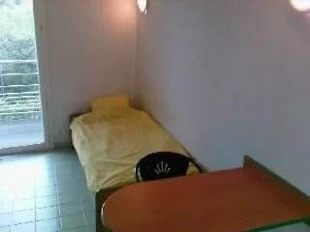 Meublé: Studio avec parking et balcon
