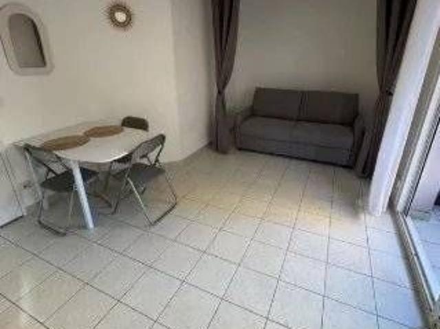 Meublé: Studio de 27m² avec balcon