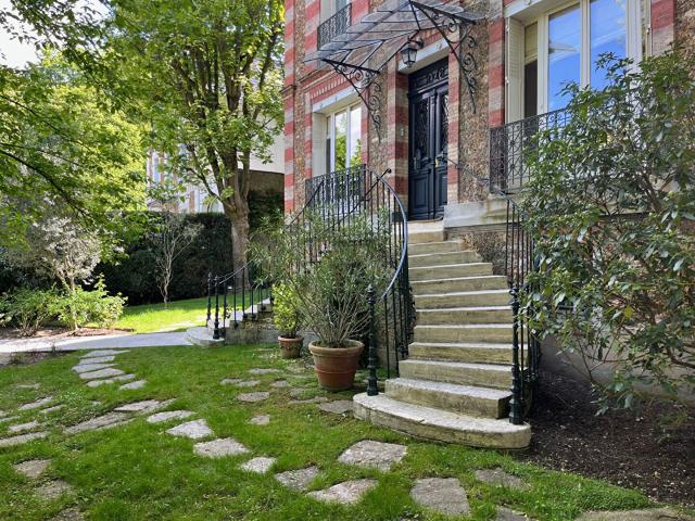 Meulière d'exception 10 pièces sur terrain de 1 078 m2