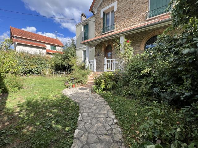 Meulière pleine de charme, 3 chambres + jardin arboré + stationnement — Quartier recherché Cherchefeuilles