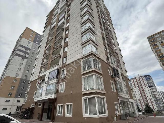 Mevlana Mah. *3+1 155 M2* Tramvay Güzergahında Tertemiz Daire