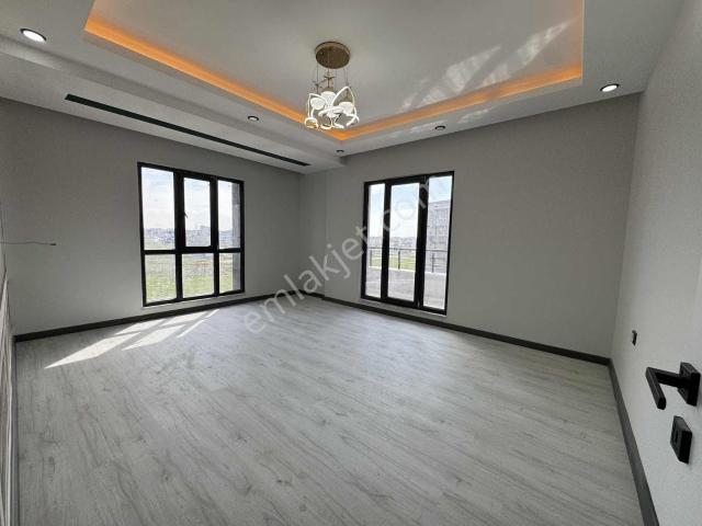 Mevlana Mah Geniş Satılık 3+1 Yerden Isıtmalı Balkonlu