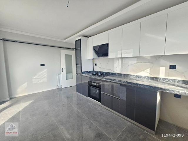 MEVLANA MAH. METRO VE HASTANE YAKINI GENIŞ MANZARALI 3+1 DAİRE