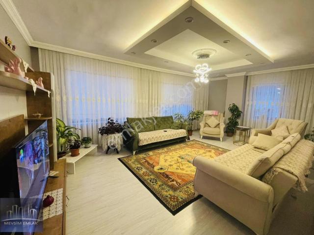 Mevsim Emlaktan Gölbaşı Caddesinde Satılık 3+1 Lüks Daire