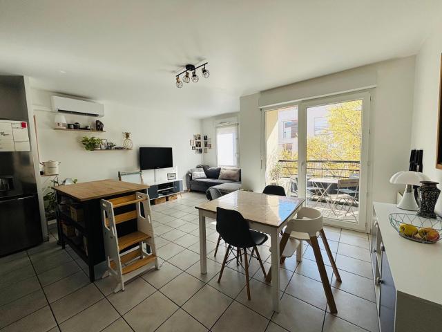 MEYZIEU CENTRE: Joli T3 avec balcon et garage
