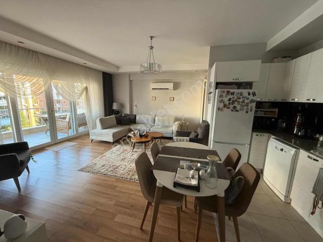 Meydankavağında Havuzlu Site İçinde 2+1 Arakat Satılık Daire