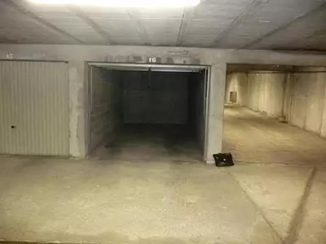 Meylan 38240 Location parking