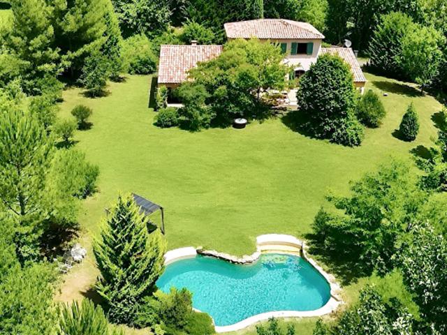 Meyreuil Magnifique maison d'environ 200m² sur un terrain de 4000m²