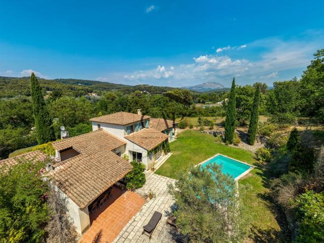 Meyreuil Porte D'aix Magnifique Propriété De 200 M2 Avec Vue. 200m² Meyreuil