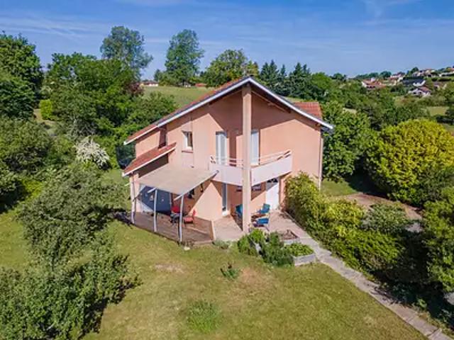 Meyrié 38300 Achat / Vente maison 6 pièces t6 au dernier étage cave