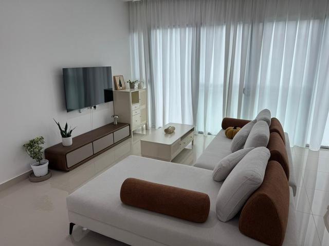 Mezzo Condominium Fully Furnished 1033sf 2 Car Parks Gelugor