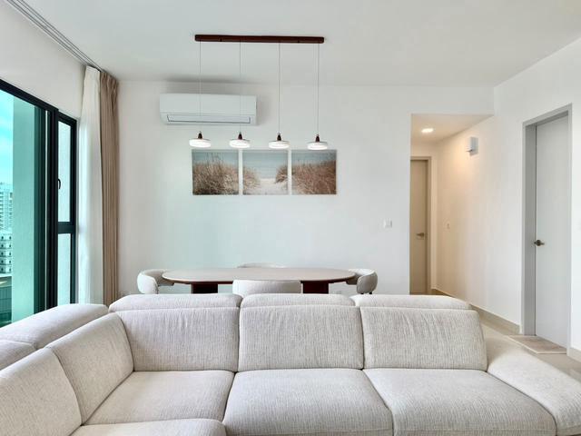 Mezzo Fully Furnished Seaview Unit with 3 Carpark