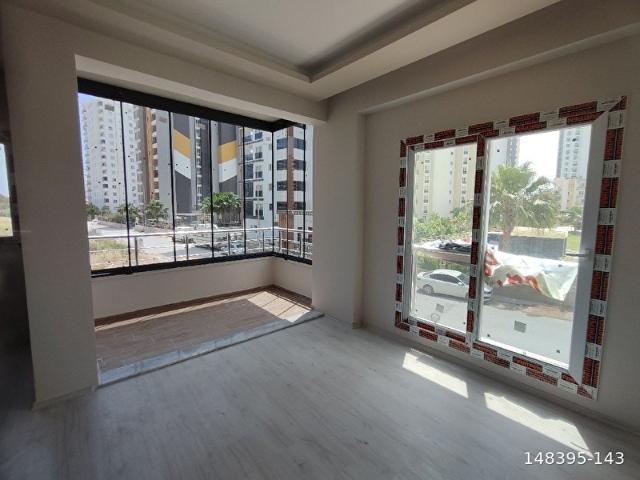 MEZİTLİ TECE`DE DENİZE YAKİN TEK BLOK SİTE İÇİNDE HAVUZLU 2+1 SATILIK DAİRE