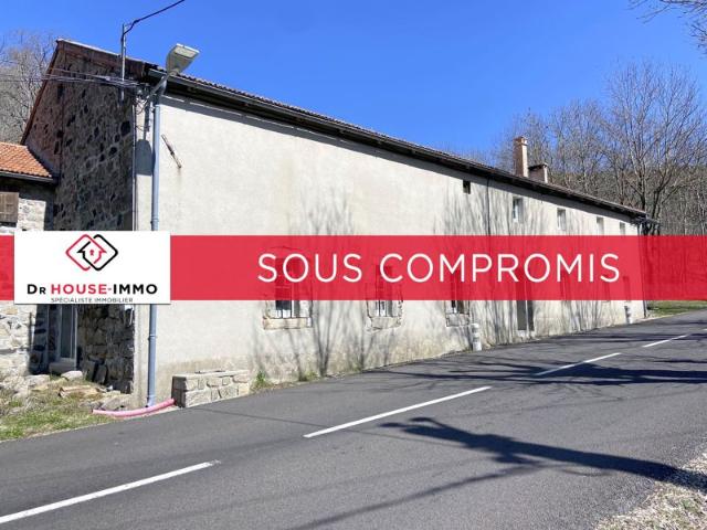 MÉZILHAC, Maison mitoyenne d'environ 139 m² habitables accompagnée d'un terrain non attenant d'environ 3 hectares