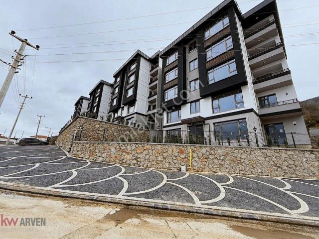 Mezire Başiskele'de Site İçinde Ebeveyn Banylu Satılık 2+1 Daire