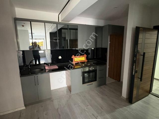Mezitli Kaymakamlık Karşısında 2+1 Kiralık Ofis