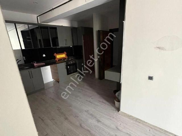 Mezitli Kaymakamlık Karşısında 2+1 Kiralık Ofis
