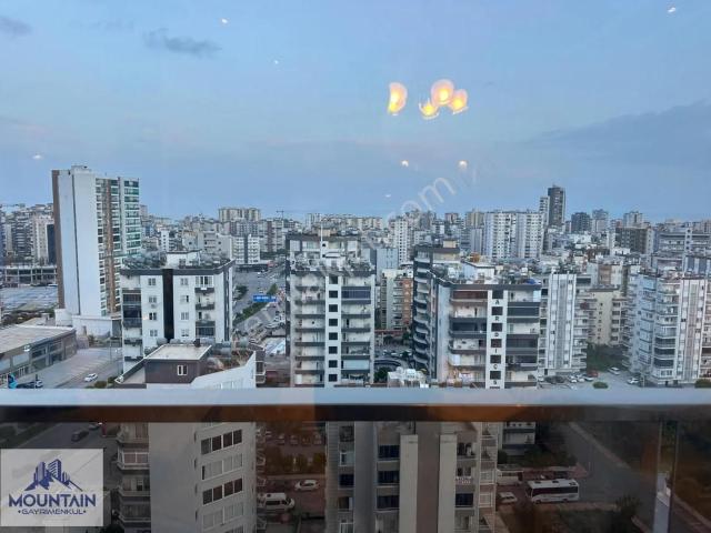Mezitli'de Deniz Manzaralı Satılık Geniş 4+1 Daire