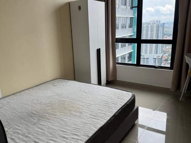 MKH 2 Master medium room available, opposite New Era