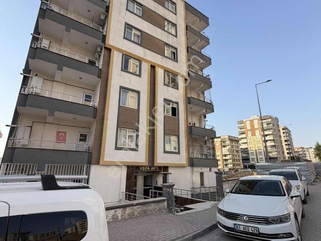 Mhr Grouptan Narlıkuyu Satılık Bakımlı Giriş Kat 3 Odalı Daire