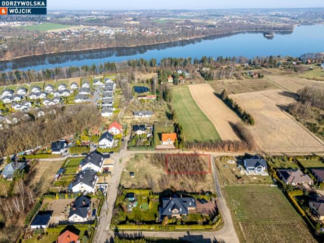 Miła 1 052 m², Tuchom