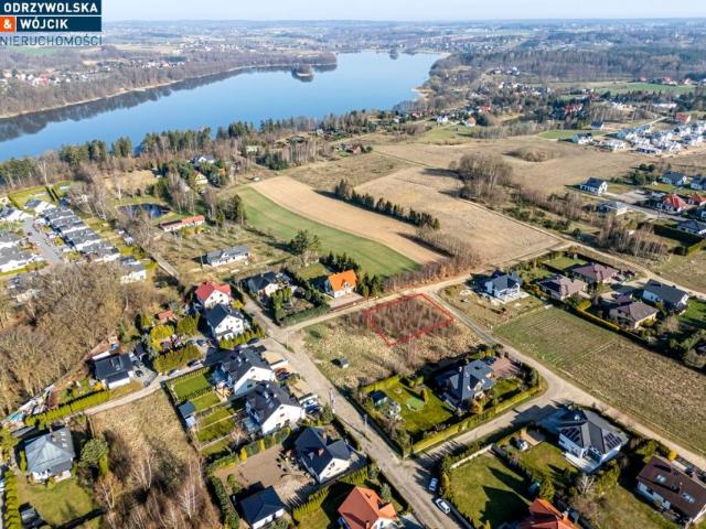 Miła 2 067 m², Tuchom
