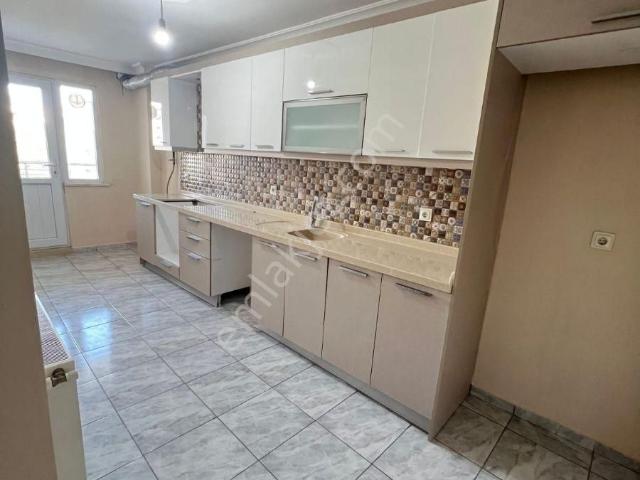 Mimar Yapıdan Satılık 3+1 Altınşehirde Ara Kat Daire