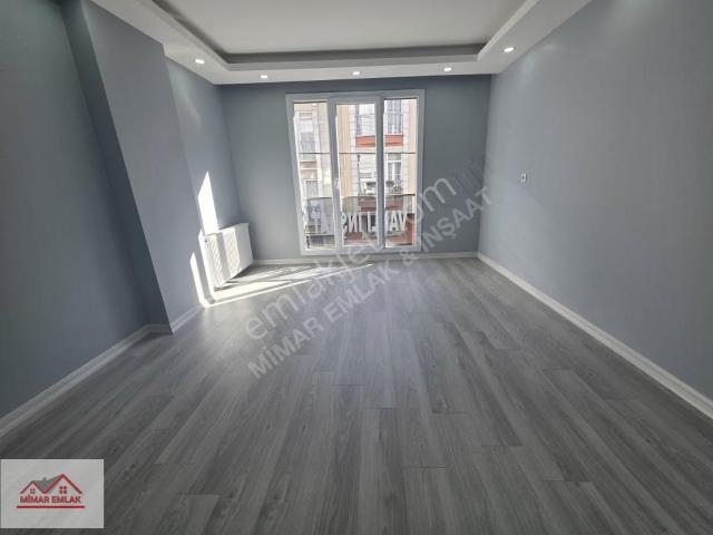 Mimar Emlak'tan Kiralık 1+1 Yeni 1. Kat Daire