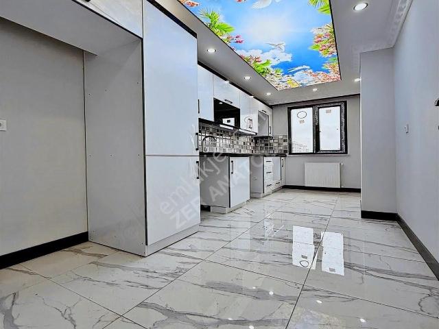 Mimar Sinan'da Cadde Üzerinde Geniş 4+2 Üst Dubleks Daire Kk549