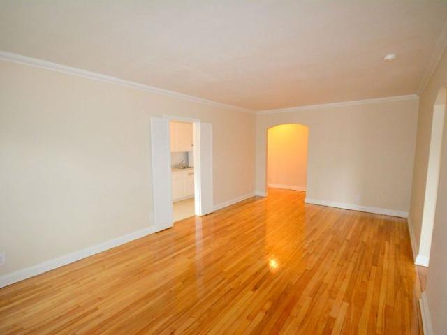 Minutes to Downtown Ottawa and uOttawa!