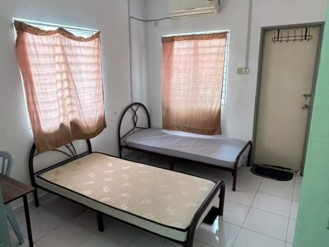 Minutes To Setia City Mall & Lotus's Setia Alam ️ | Medium Room For Rent @ Setia Alam ❤️