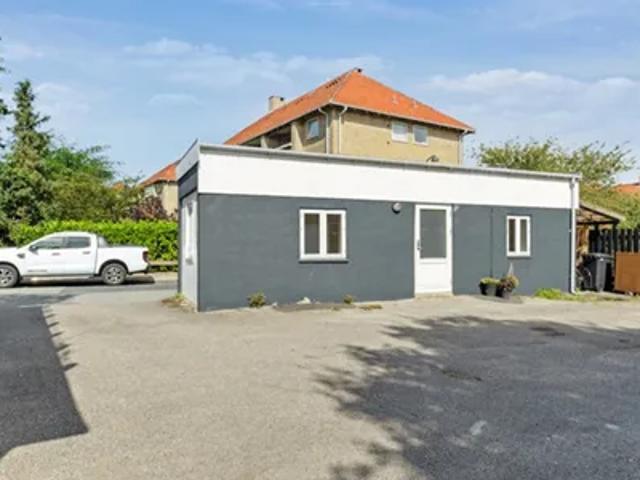 MINDRE KONTOR M. GARAGE