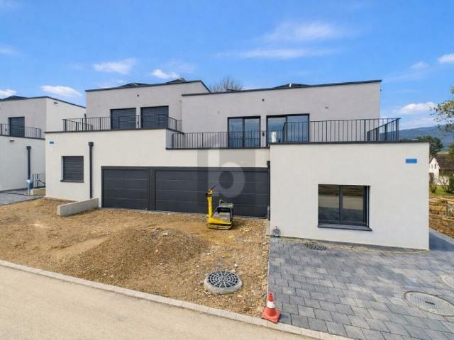 MINERGIE, MIT ZWEI TERRASSEN UND GARTENSITZPLATZ