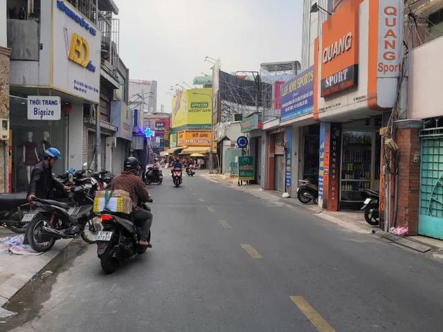 Mình Chính chủ cần bán gấp căn nhà có vị trí tuyệt vời, mặt tiền đường Nguyễn Trọng Tuyển, Tân