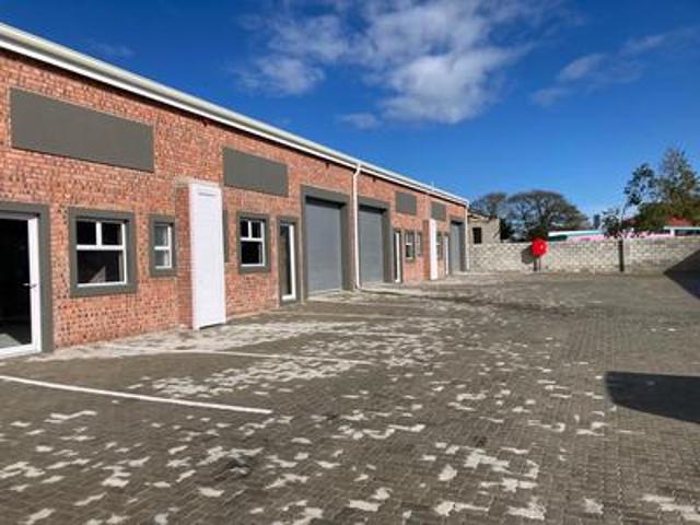 mini to let | corner circular drive.