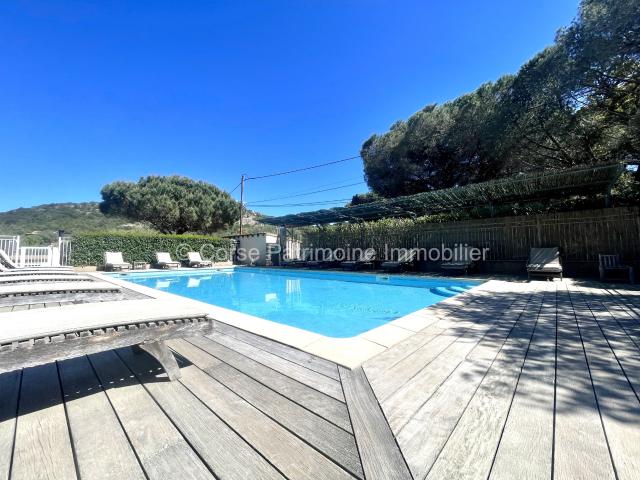 Mini villa en duplex dans une résidence sécurisée route de Palombaggia