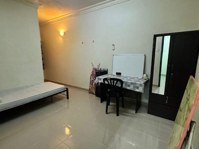 Minimalist lifestyle lady free parking middle room highspeed wifi500mbps furnished near mahkota cheras schools