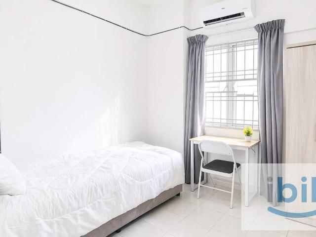 Minimalistic Single Room