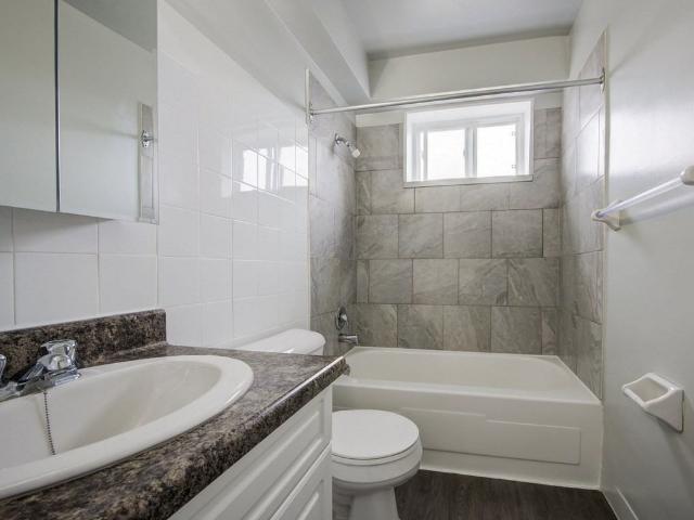 Michelle Place 1 Bedroom Apartment for Rent at 40 Mohawk Rd E, Hamilton, ON L9A 2G7