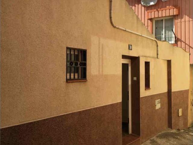 MICROINVERSIÓN CON ALTA PROYECCIÓN EN TERRASSA: CASA ADOSADA POR SOLO 109.100 €