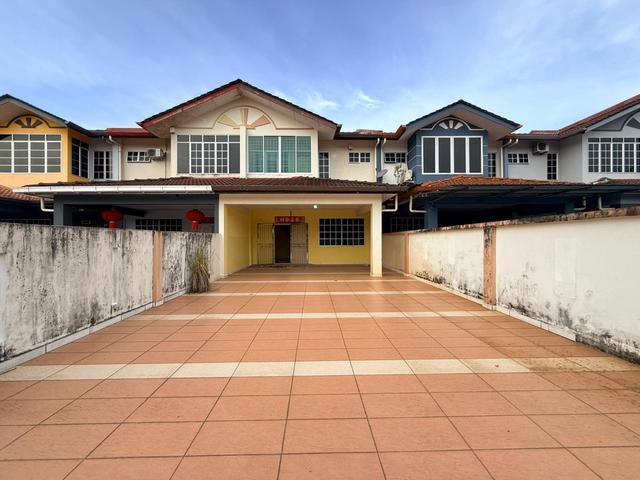 MIDWAY CRESENT DOUBLE STOREY TERRACE FOR SALE At KOTA SAMARAHAN
